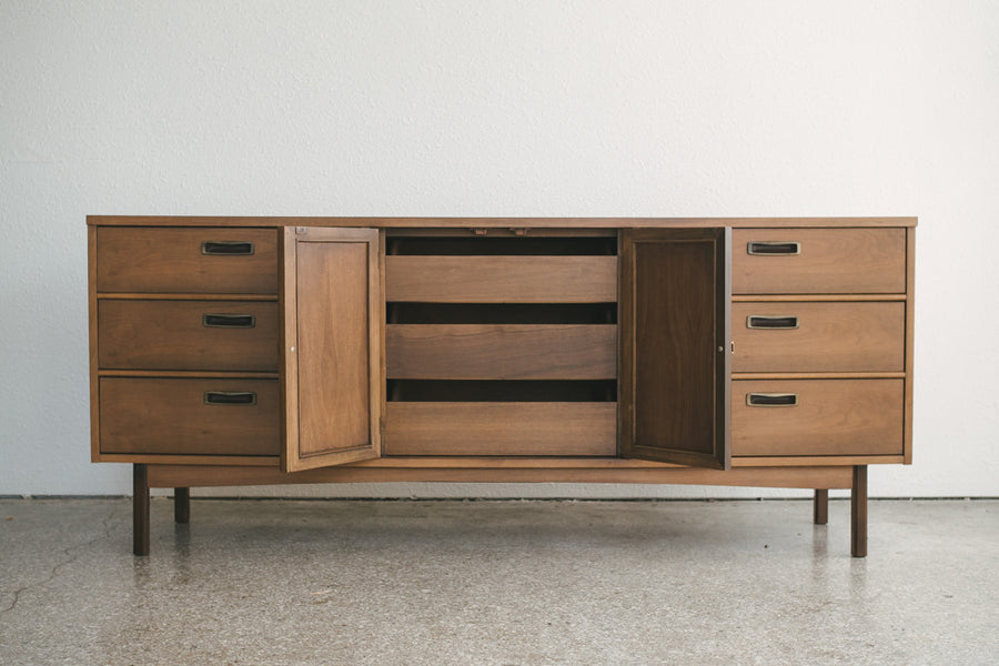 MC Credenza