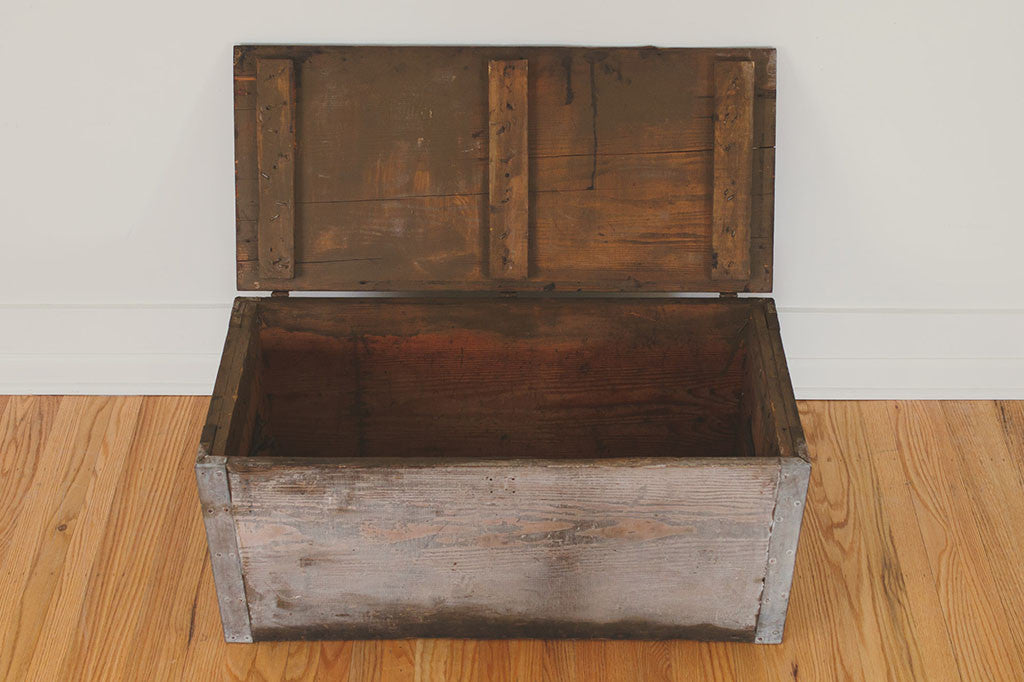 Dentro Home  Mariner 1923 Trunk Coffee Table